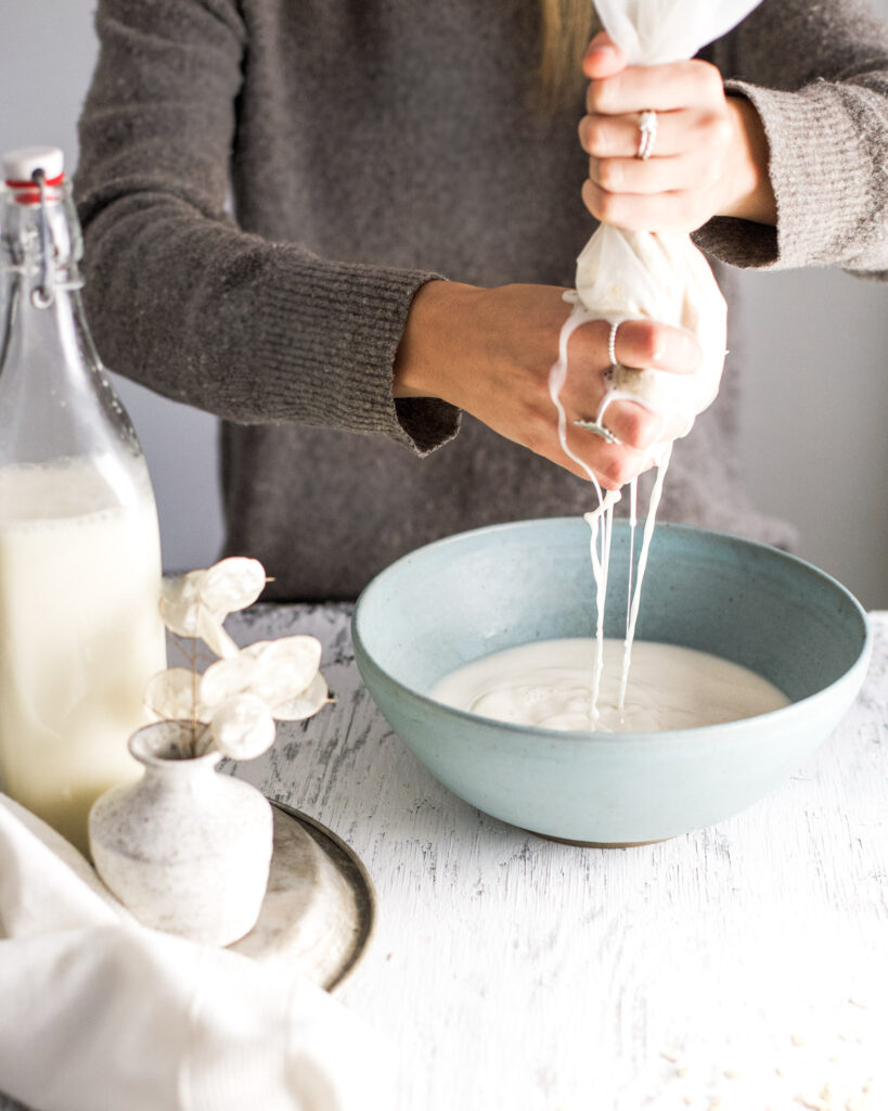 Homemade Oat Milk (Easy & 3 Ingredients)