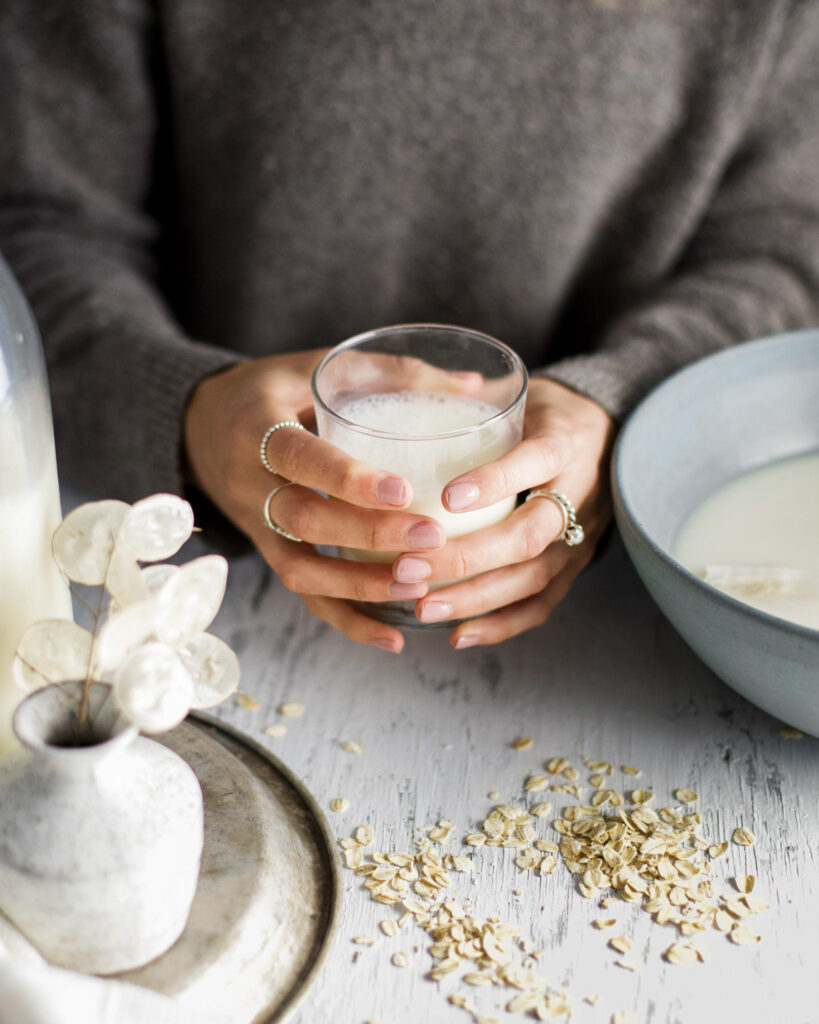 Homemade Oat Milk (Easy & 3 Ingredients)