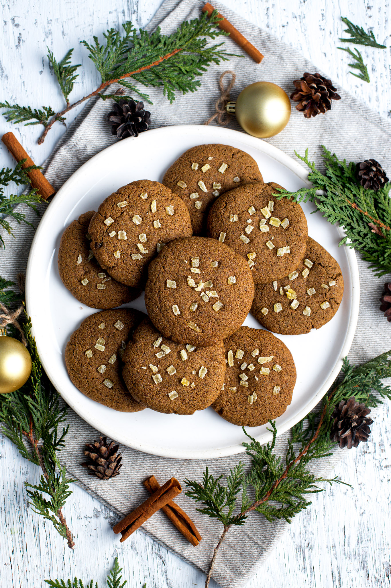 Biscuits pain d'épices moelleux avec bonbons au gingembre