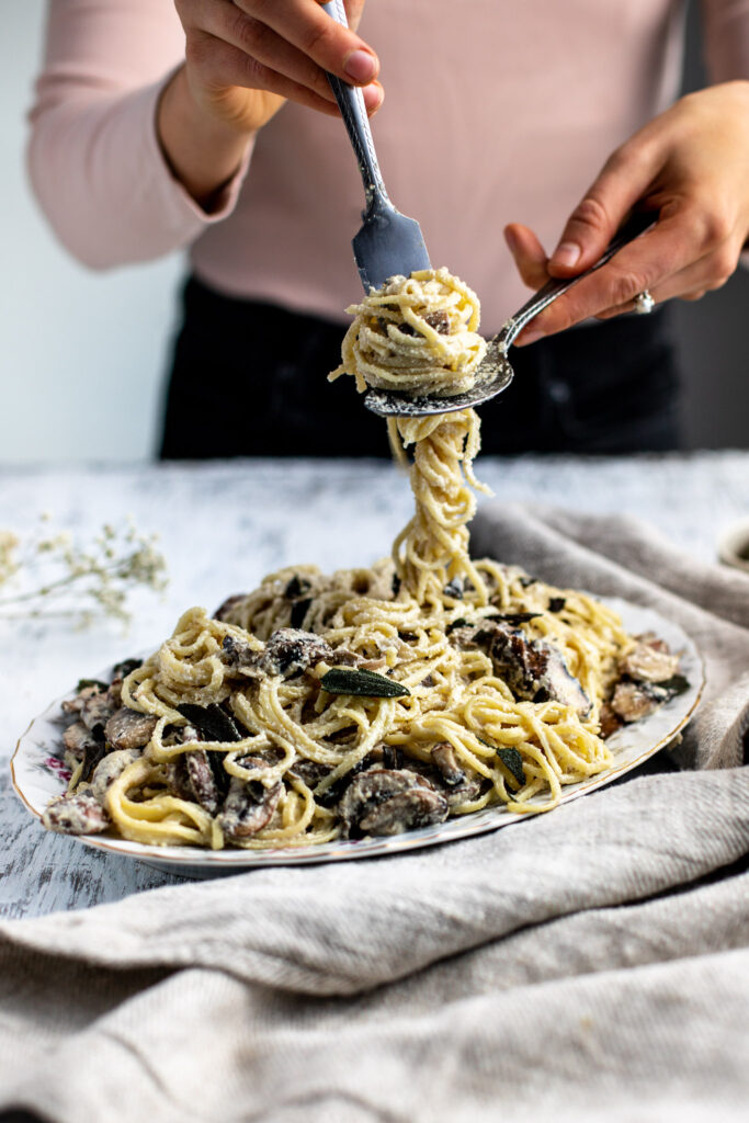 Pâtes crémeuses aux champignons et sauge