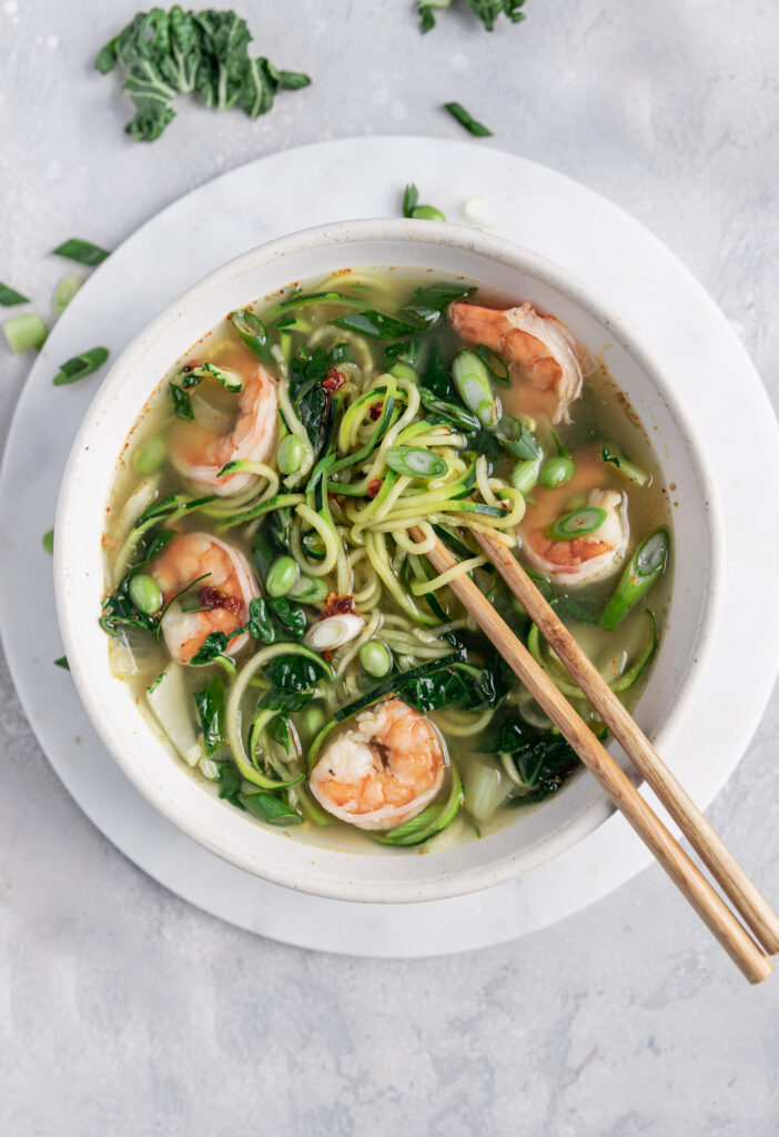 Soupe miso aux nouilles de courgette (one-pot)