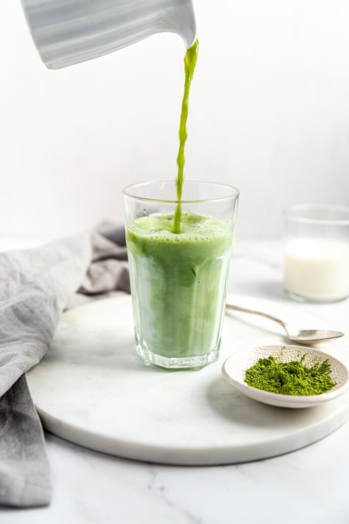 Matcha latté glacé (technique simple)